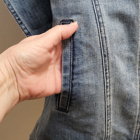 CHICOS Size L/XL Washed Denim Ruana Poncho Stretch Oversize Sleeveless Jean Vest - Picture 9 of 12